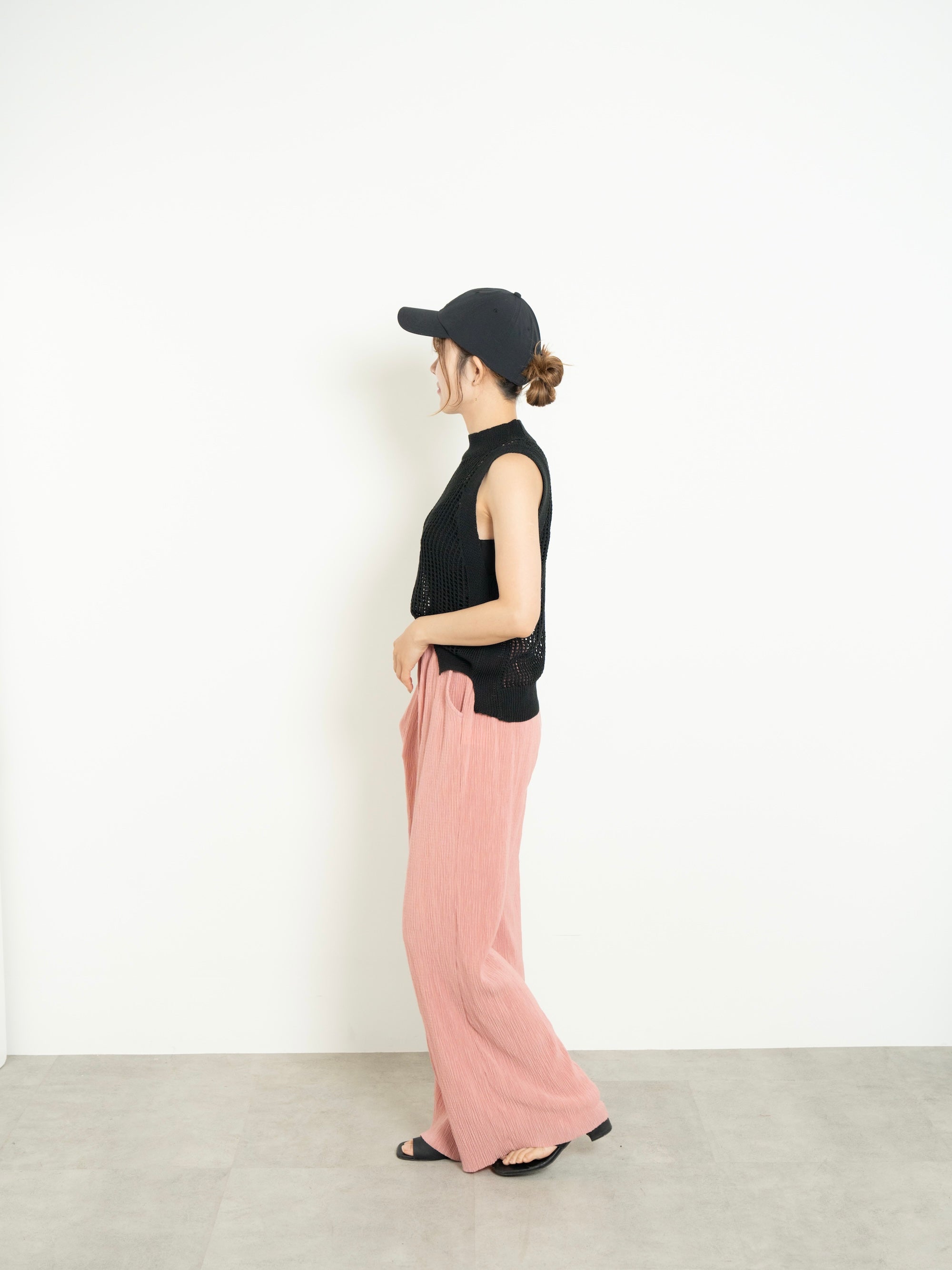 【3-SET】SOFT FIT ASYMMETRY BRA TOP + SLEEVELESS MESH KNIT TOP +  LIGHT TEXTURE STRAIGHT PANTS