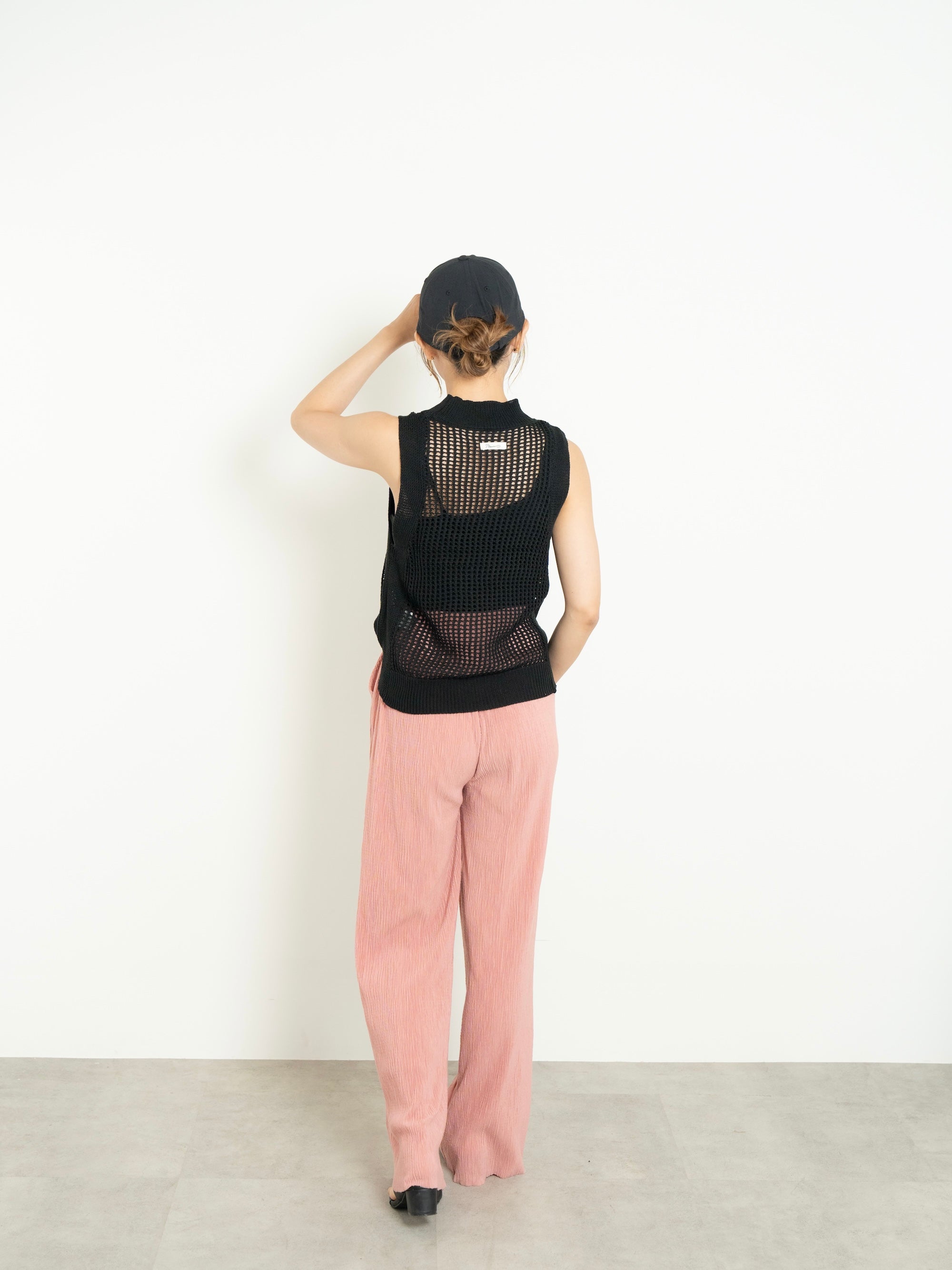 【3-SET】SOFT FIT ASYMMETRY BRA TOP + SLEEVELESS MESH KNIT TOP +  LIGHT TEXTURE STRAIGHT PANTS