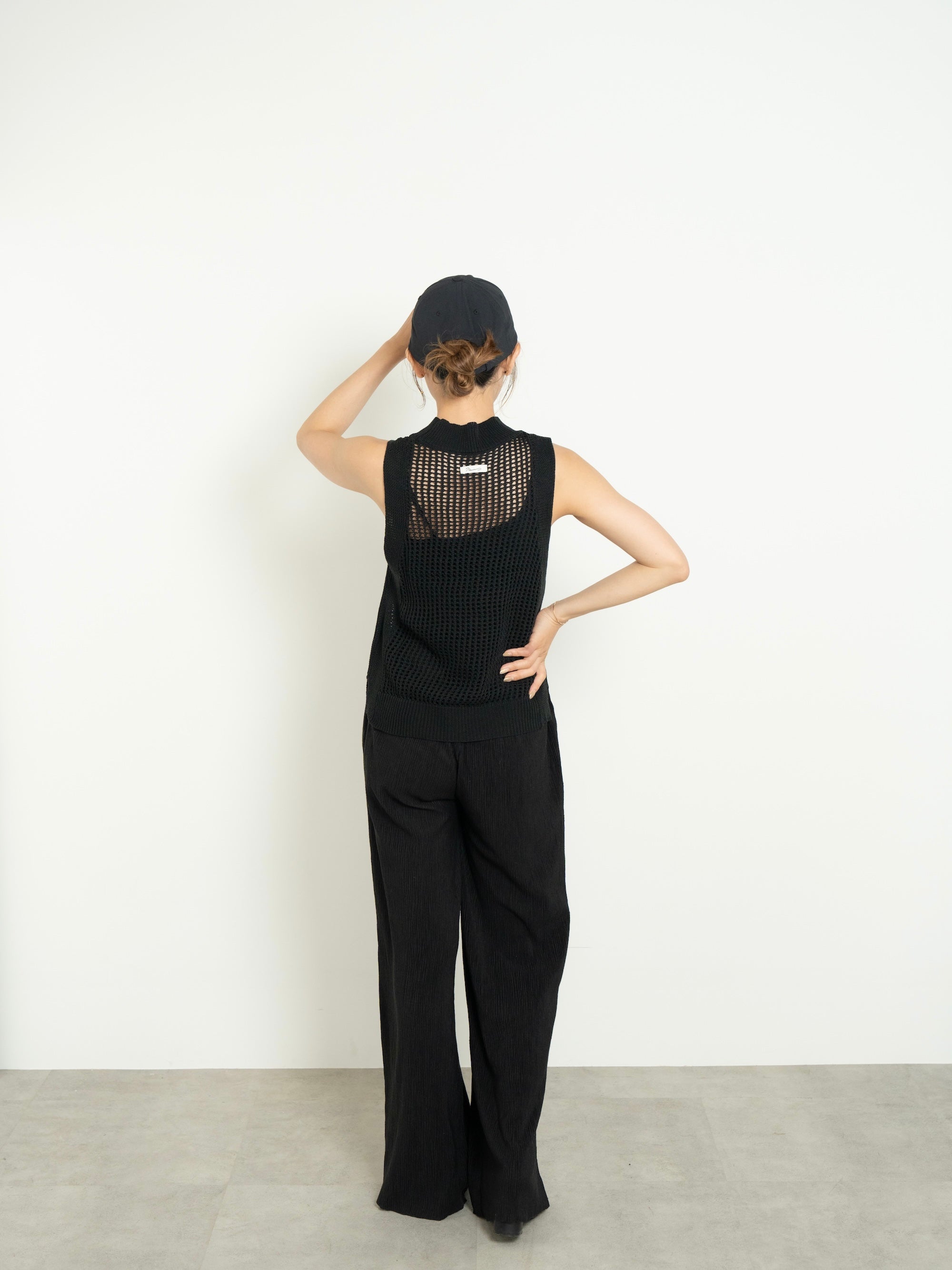 【3-SET】SOFT FIT ASYMMETRY BRA TOP + SLEEVELESS MESH KNIT TOP +  LIGHT TEXTURE STRAIGHT PANTS