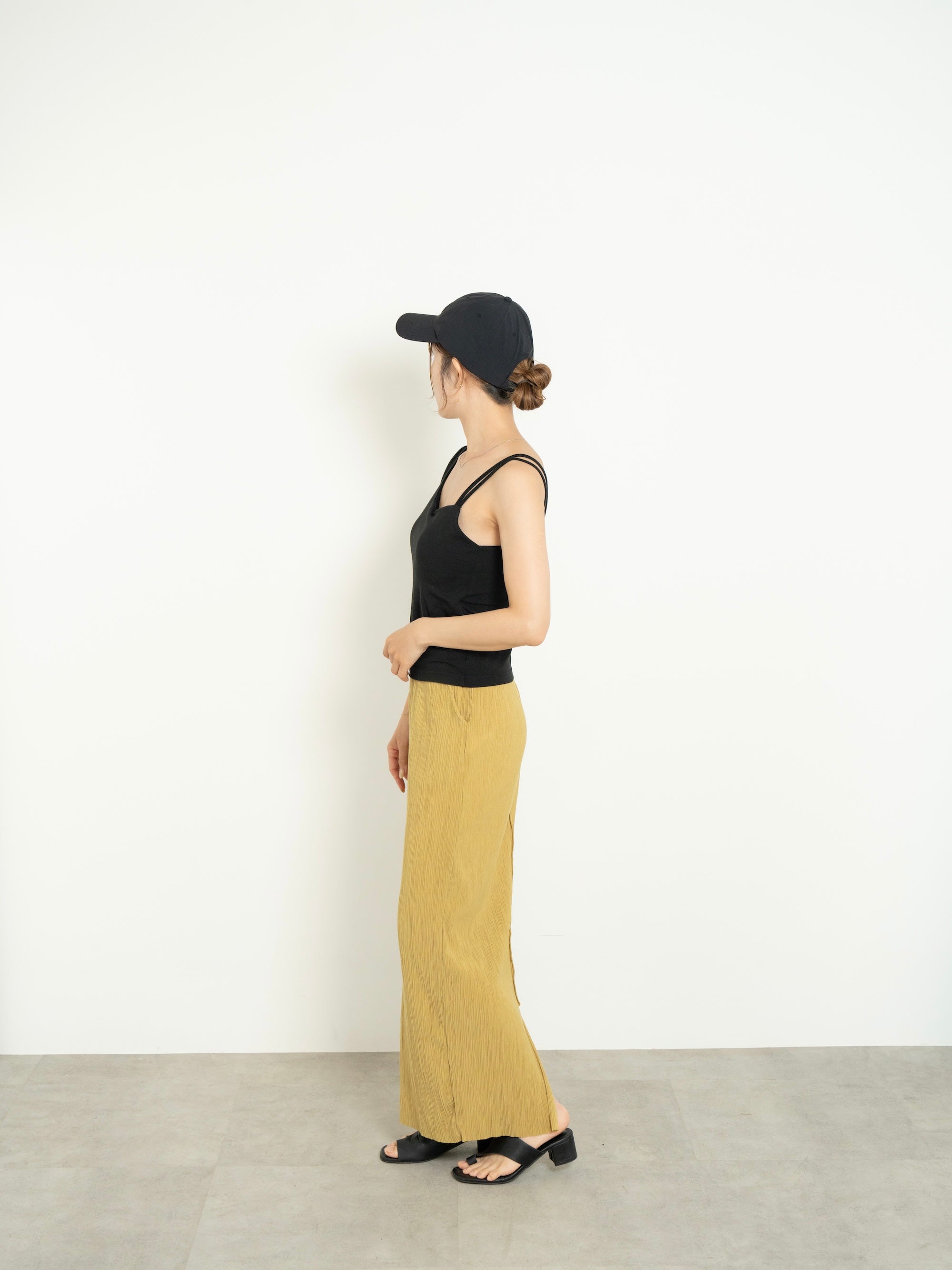 【3-SET】 SOFT FIT ASYMMETRY BRA TOP + SHIRRED SHEER TANK TOP SET + LIGHT TEXTURE PENCIL SKIRT