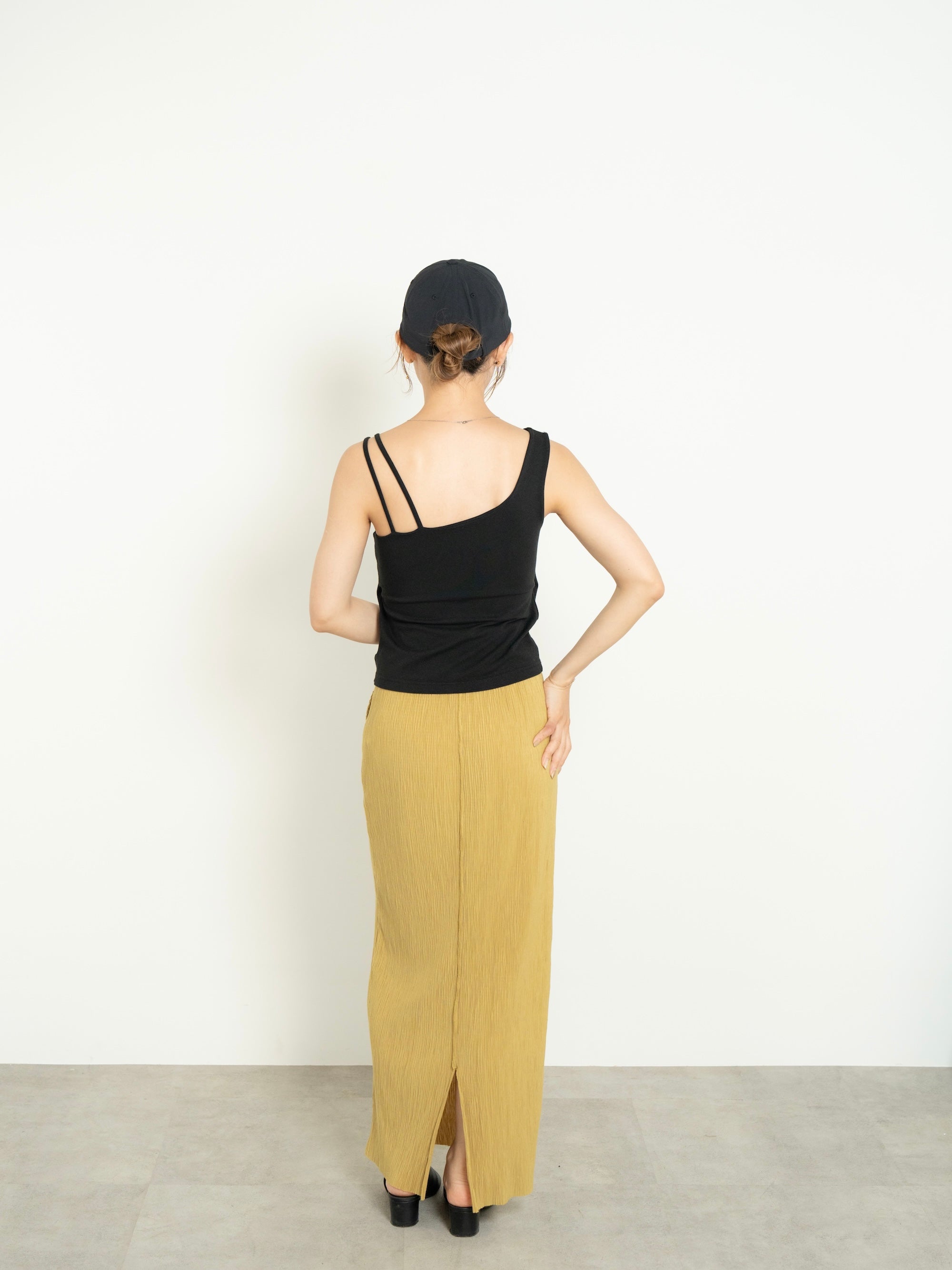 【3-SET】 SOFT FIT ASYMMETRY BRA TOP + SHIRRED SHEER TANK TOP SET + LIGHT TEXTURE PENCIL SKIRT