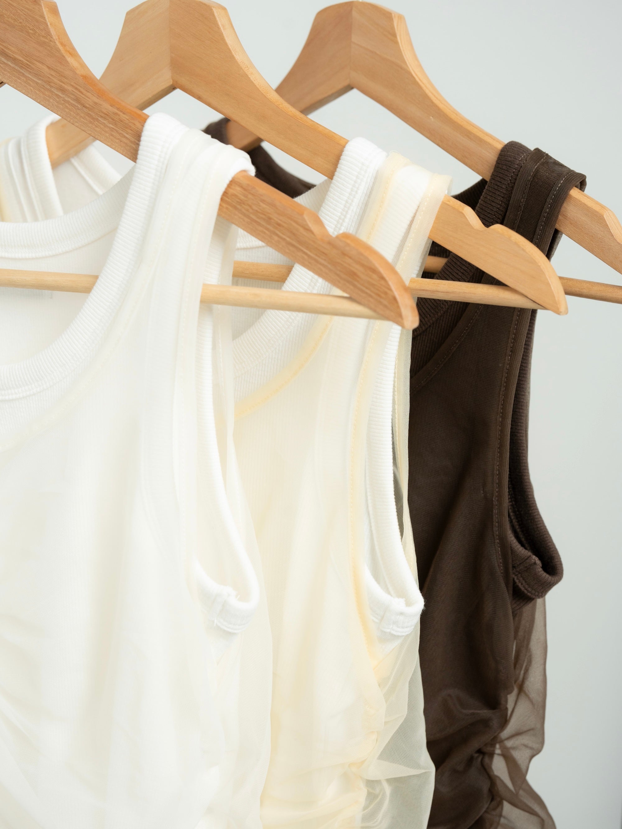 【3-SET】 SOFT FIT ASYMMETRY BRA TOP + SHIRRED SHEER TANK TOP SET + LIGHT TEXTURE PENCIL SKIRT