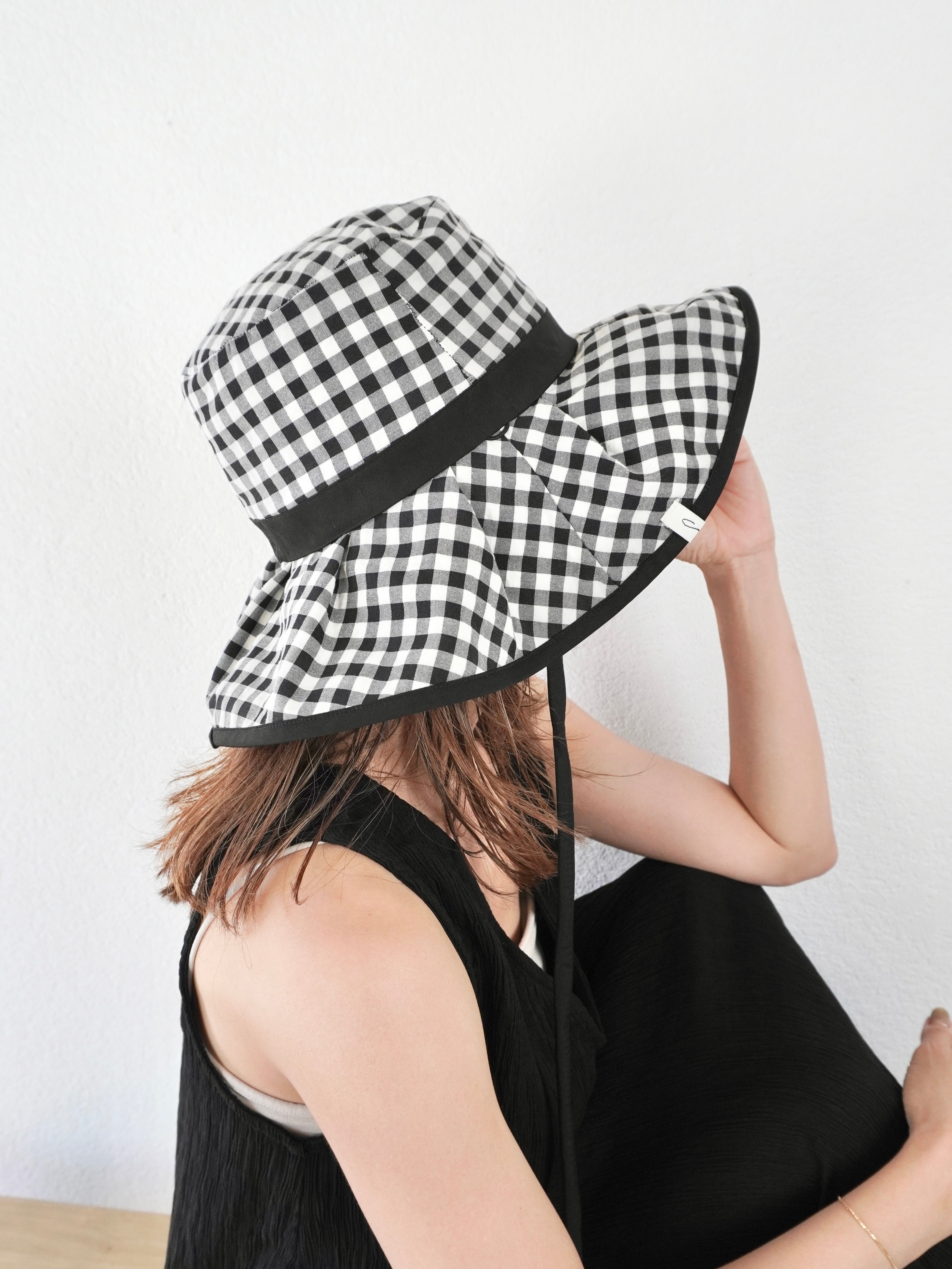 REVERSIBLE FRILL HAT