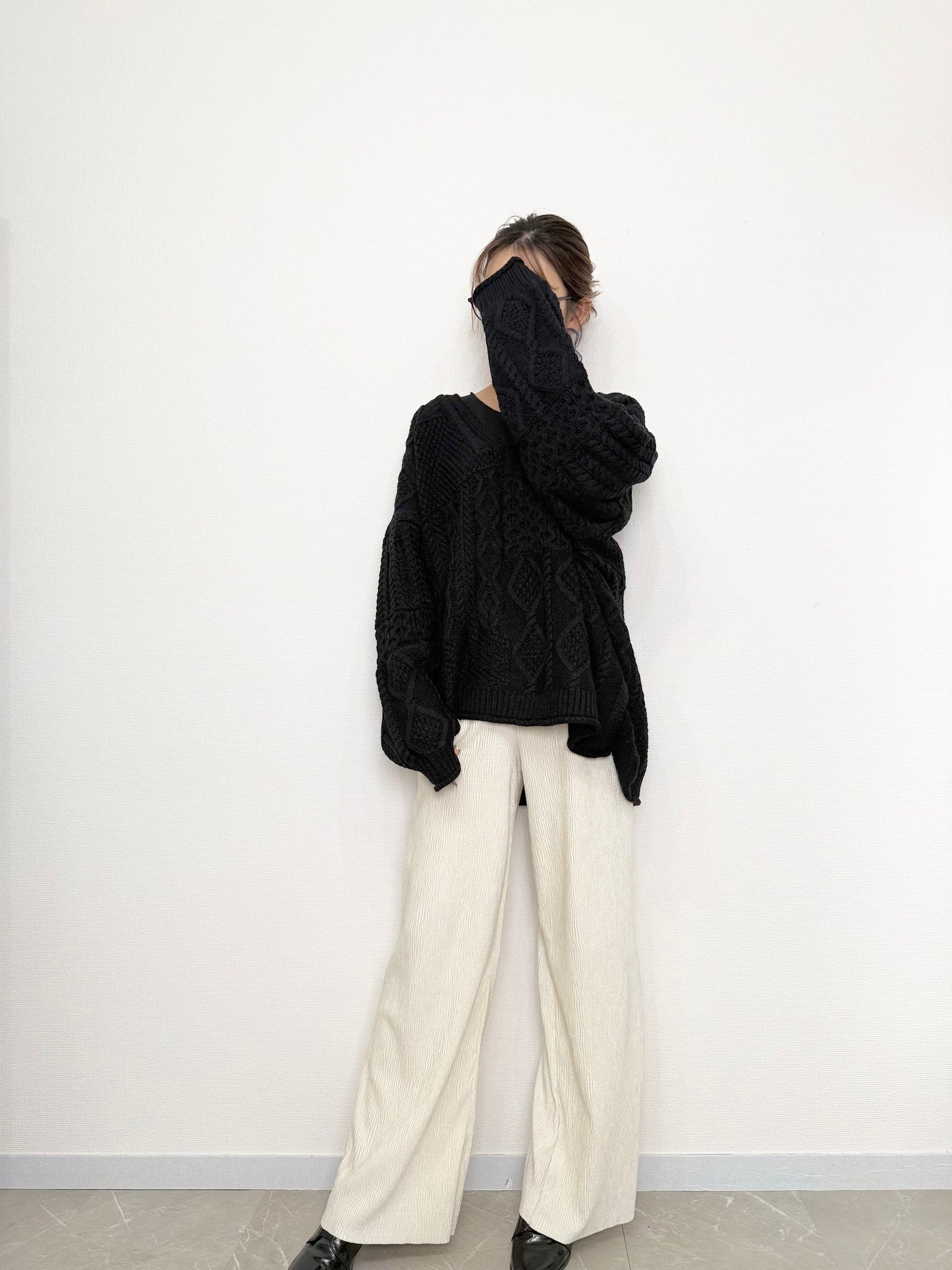 【NEW】ケーブルVネックオーバーニット