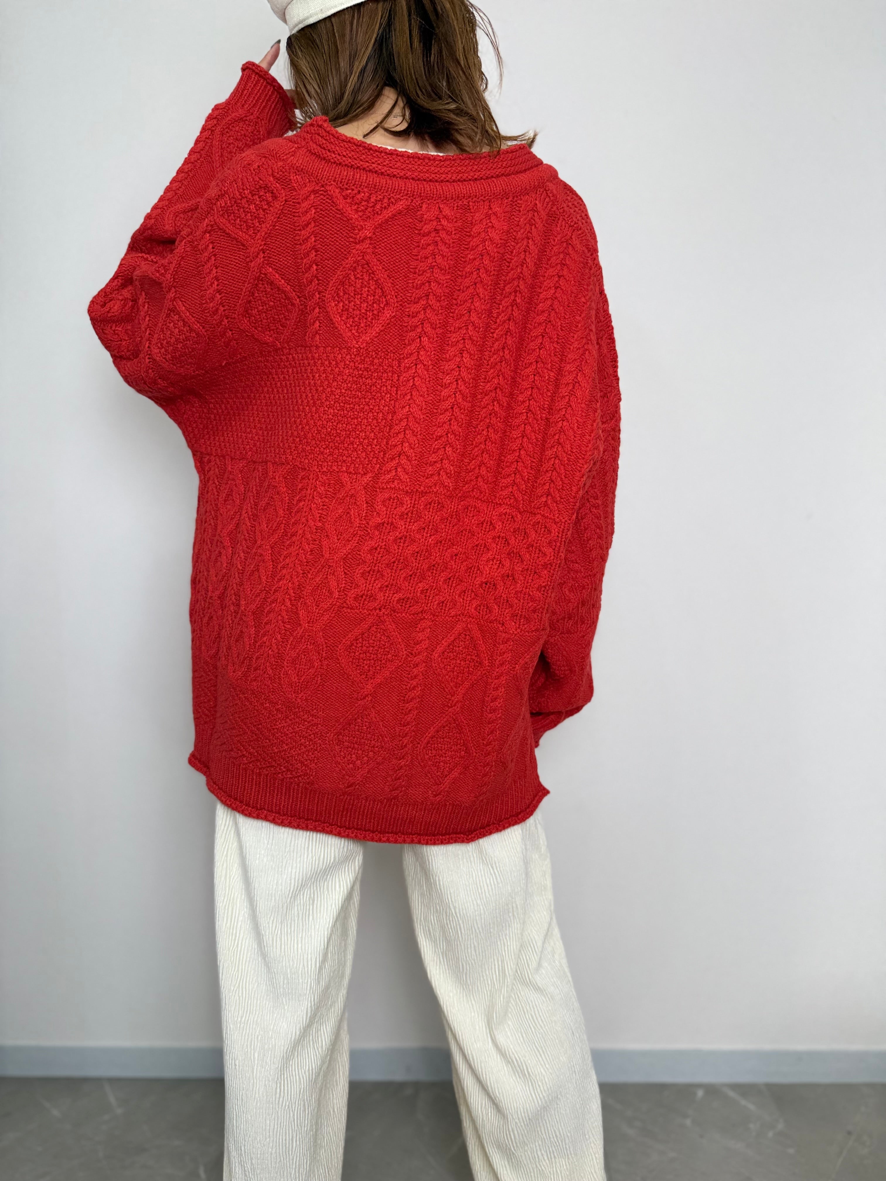 CABLE V NECK OVER KNIT