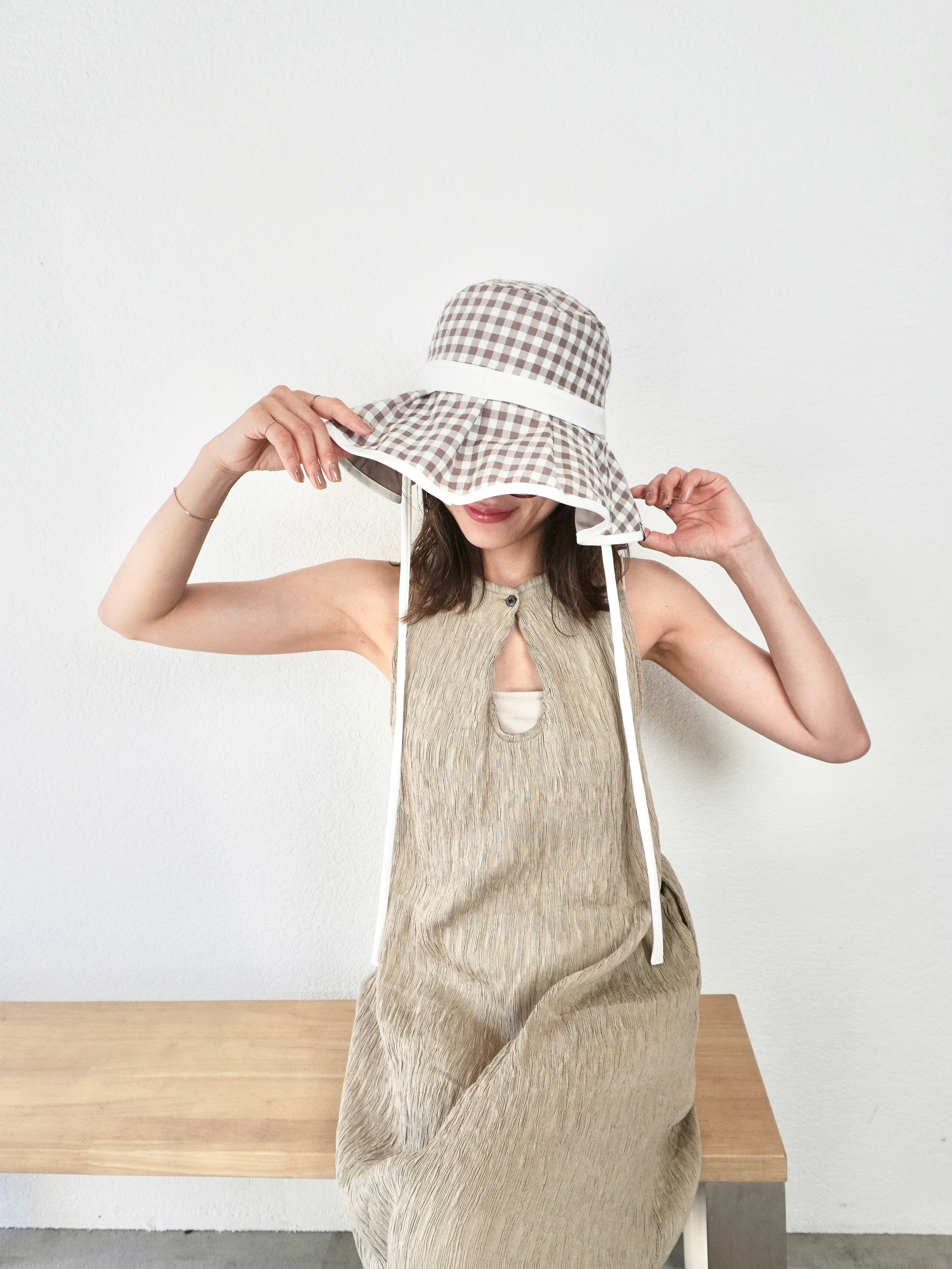 REVERSIBLE FRILL HAT