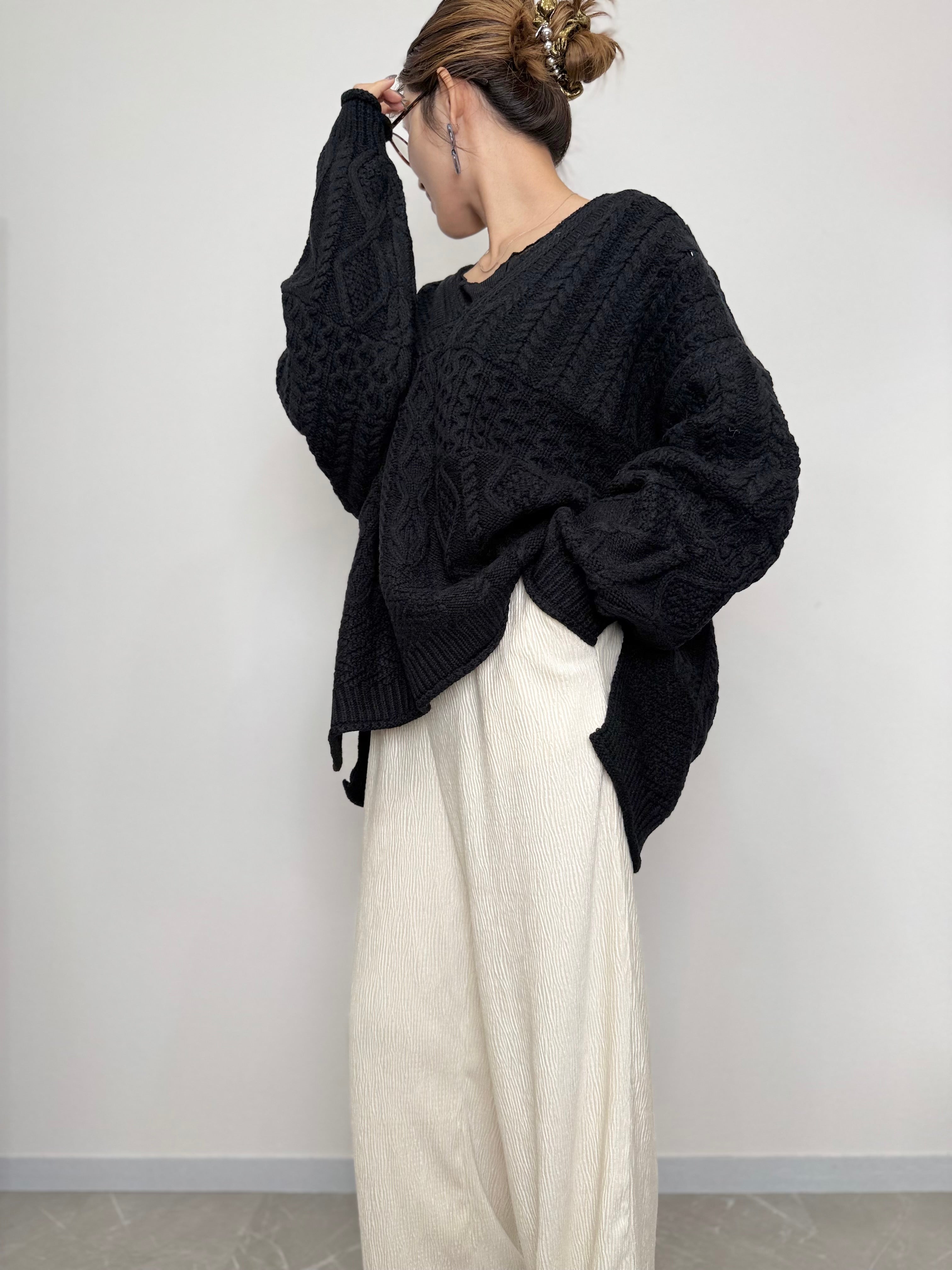 CABLE V NECK OVER KNIT