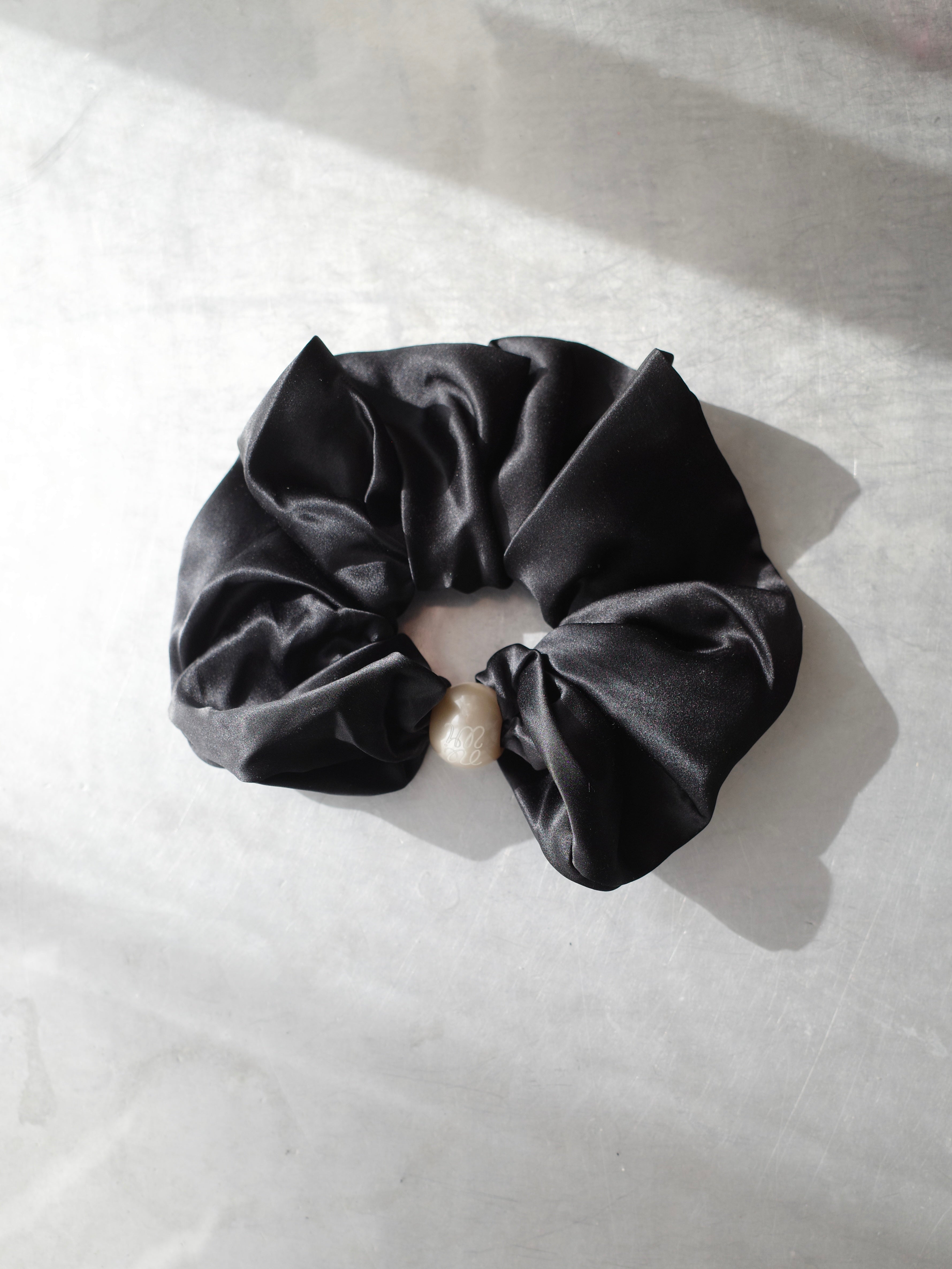 NEWI SILK PEARL SCRUNCHIE 〈CLASSIC〉