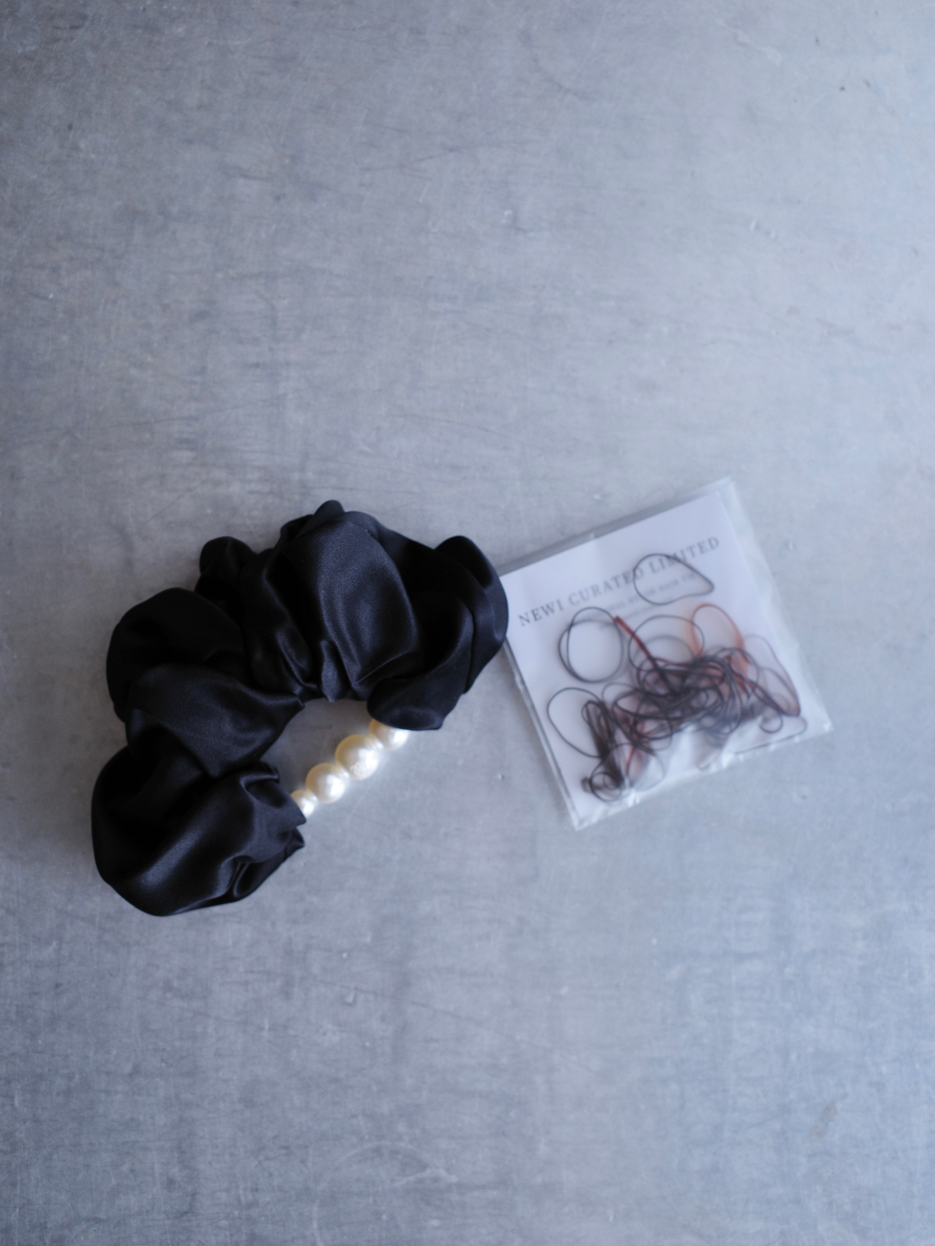 【SET】NEWI SILK FIVE PEARL SCRUNCHIE〈ELEGANT〉+ PRO BASE HAIR TIE SET (20PCS)